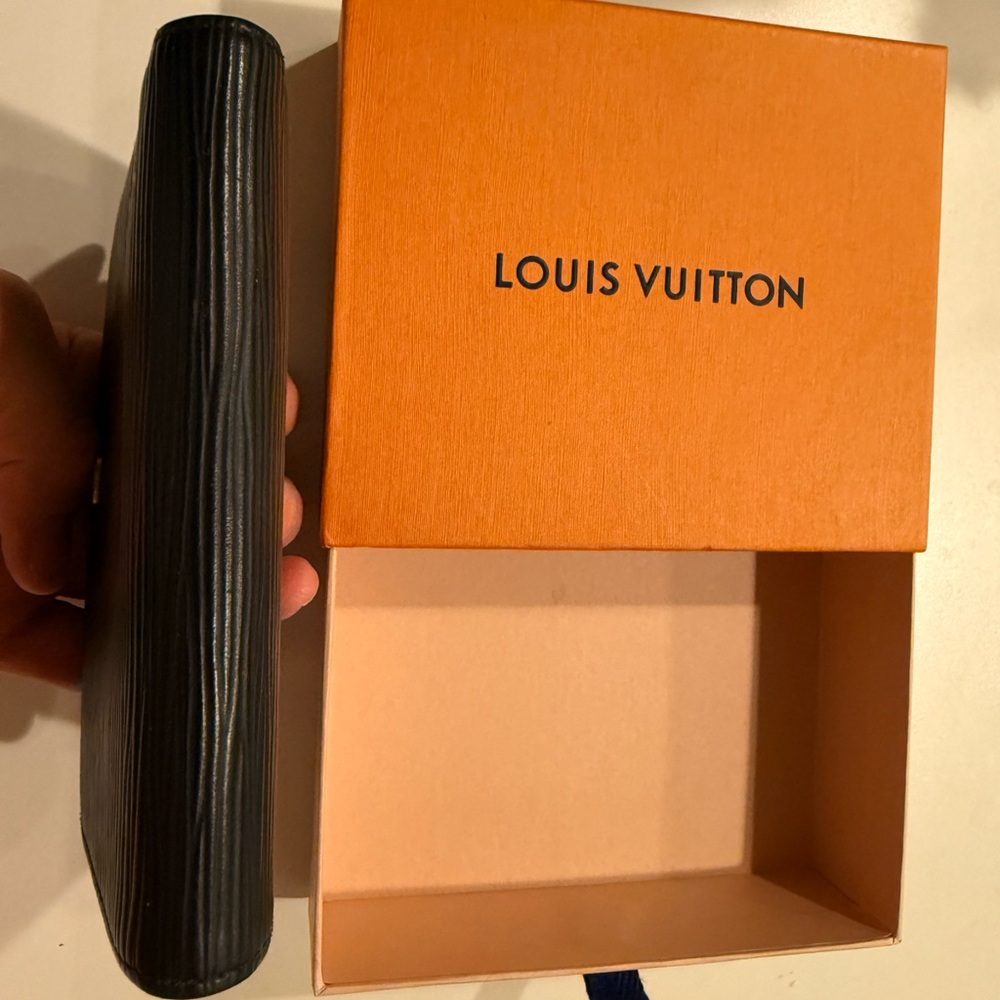 Louis Vuitton Black Epi Wallet With Box!!! - Picture 8 of 10